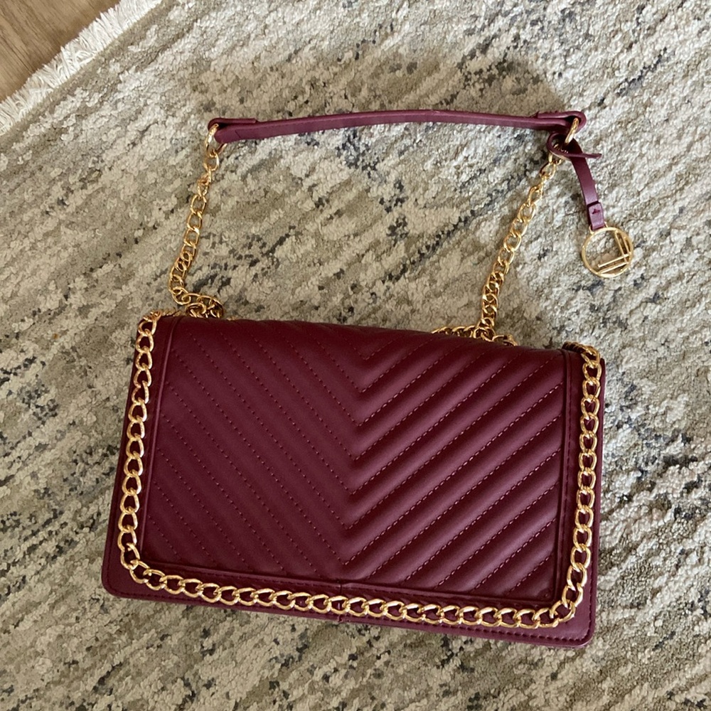 Chain burgundy bag